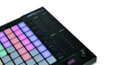 Contrôleur Akai APC64 Ableton Live avec 64 pads sensibles à la vélocité et 8 bandes tactiles assignables