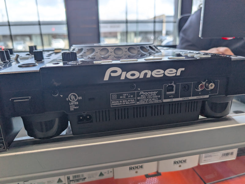 Pioneer DJ CDJ-850 DJ Multi Player With Disc + DJM-800 4-Channel High-End Digital Mixer (USED)