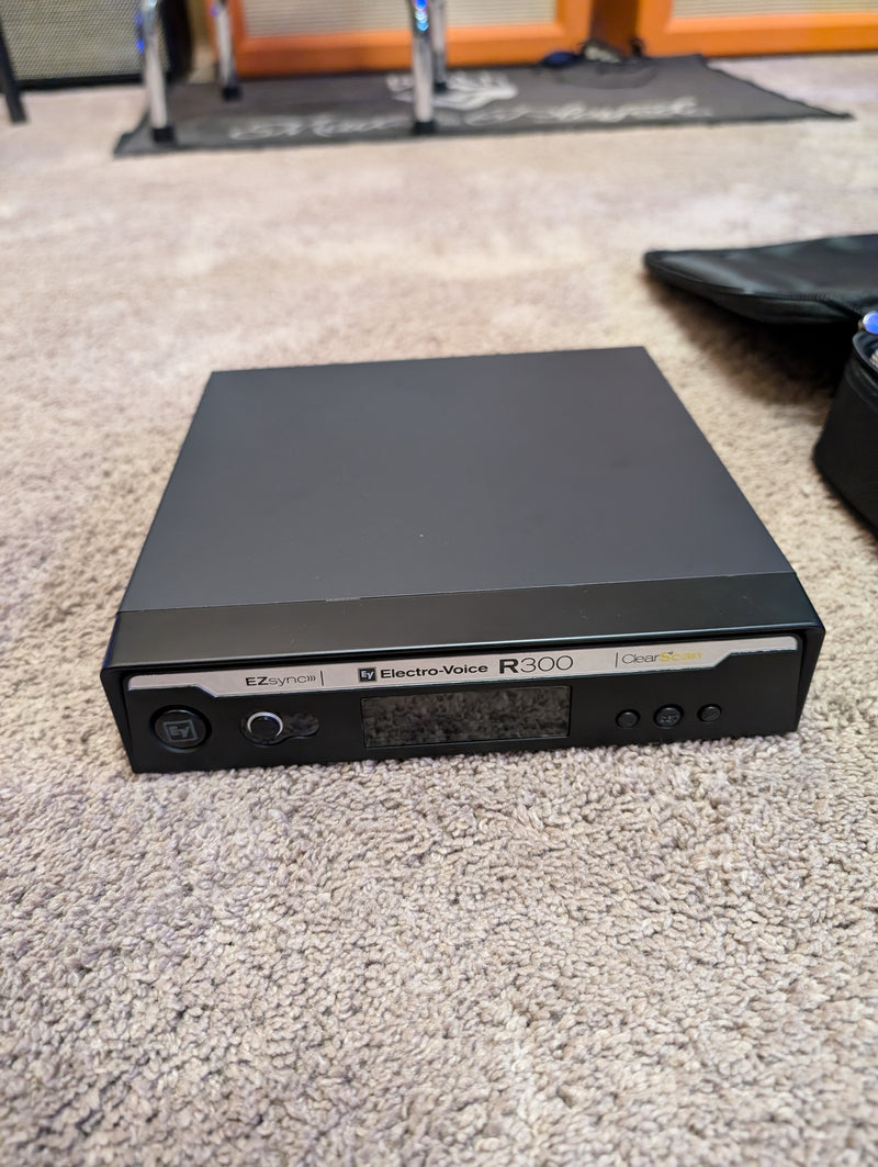 Système de micro à main sans fil Electro-Voice R300-HD-C (utilisé)