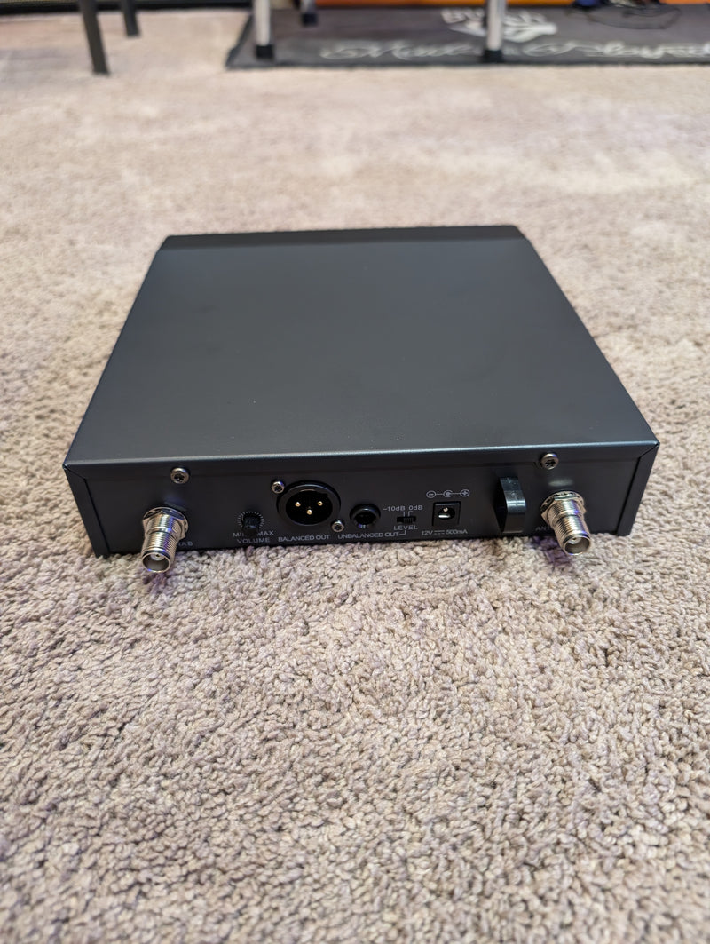 Système de micro à main sans fil Electro-Voice R300-HD-C (utilisé)