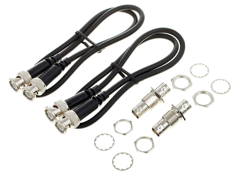 Shure UA600 Kit d'antenne à montage frontal pour récepteurs U4S, U4D et UC4, comprend 2 câbles d'antenne coaxiaux et 2 adaptateurs de cloison
