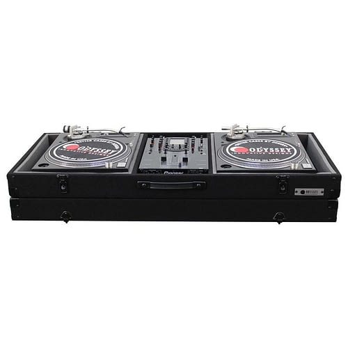 Odyssey CBM10E Table de mixage DJ au format universel et deux platines en position de combat Étui cercueil en tapis - 10″